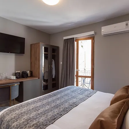 Minaret And Apartmán