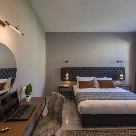 Minaret And Χανιά