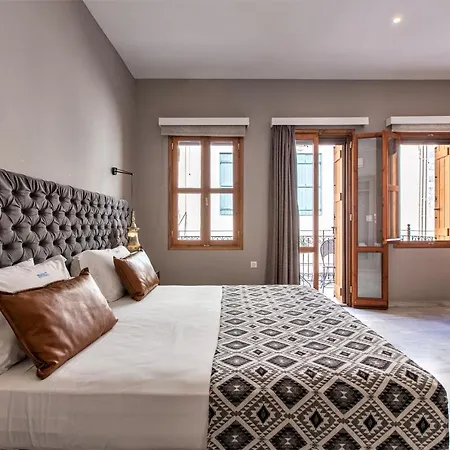 Minaret And Apartman *